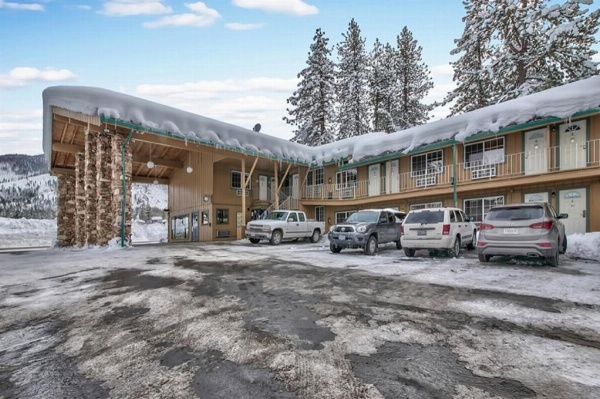 Blue Jay Lodge image 10