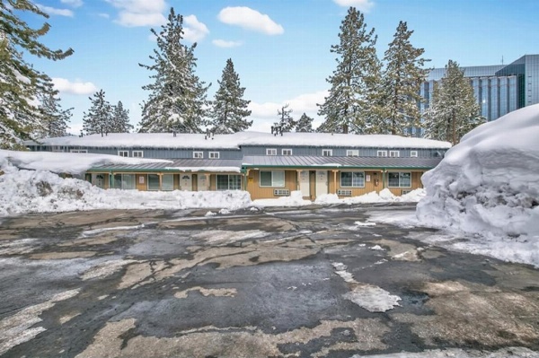 Blue Jay Lodge image 21