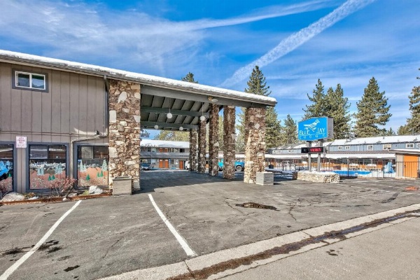 Blue Jay Lodge image 24