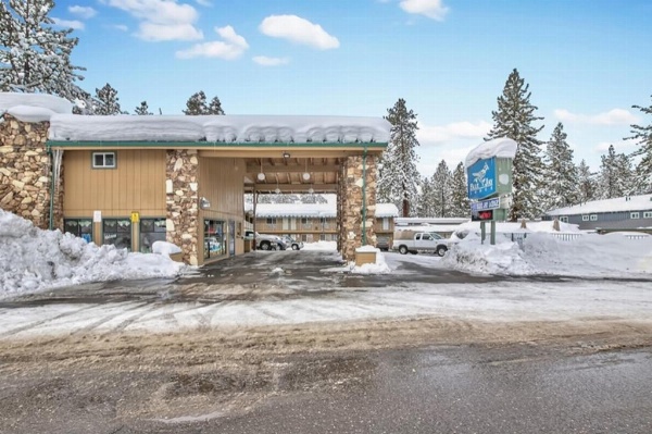 Blue Jay Lodge image 26