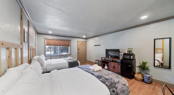 Blue Jay Lodge Main image