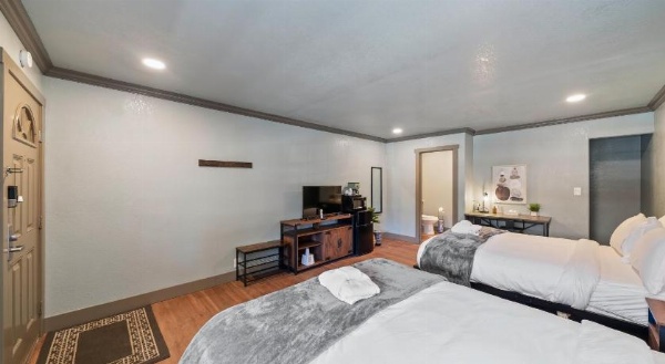 Blue Jay Lodge image 30