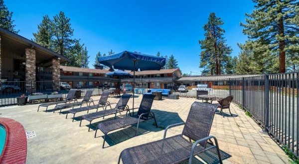 Blue Jay Lodge image 6