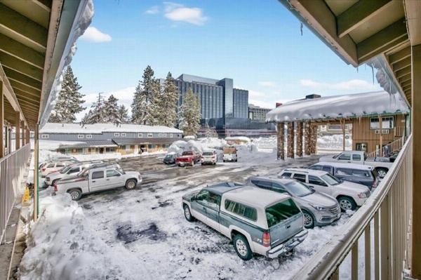 Blue Jay Lodge image 7