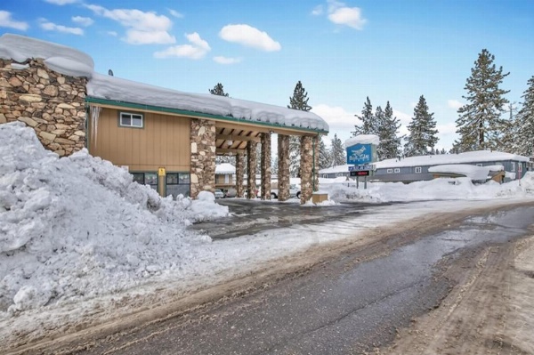 Blue Jay Lodge image 8